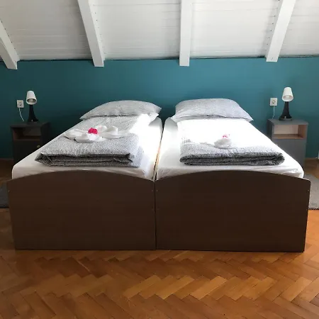 Lägenhet Kerti Apartman *
