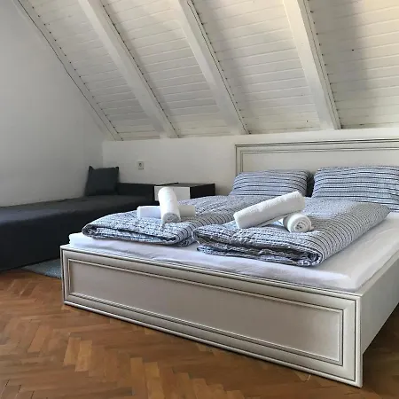 Kerti Apartman * Balatonkeresztúr
